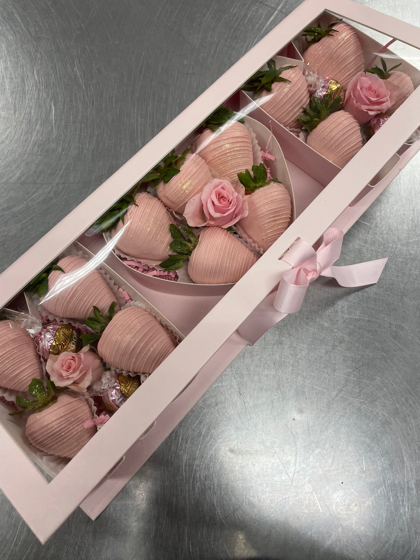 Mom Strawberry Box 🌸