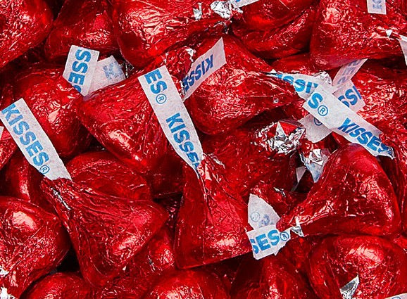 Hershey's Kisses 2LBS - Red – Sweet Tooth Candy Buffets